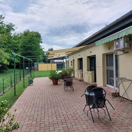 Szarszo Panzio B&B 발라톤사르소