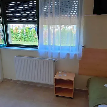 Bed & Breakfast Szarszo Panzio Balatonszarszo