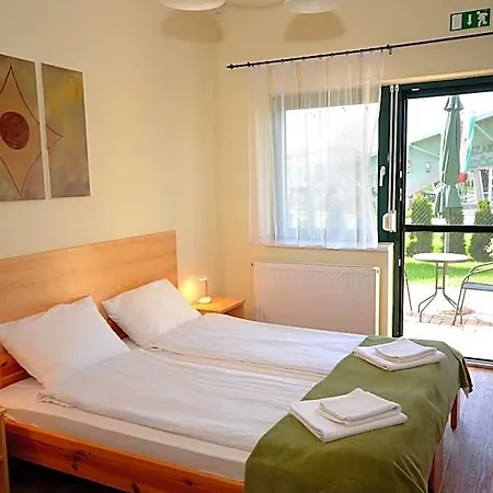 Szárszó Panzió Bed & Breakfast 3*