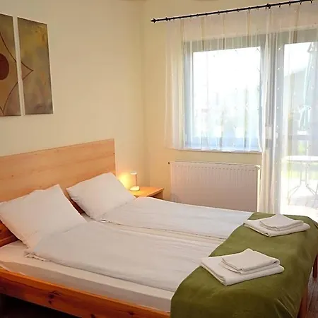 Szárszó Panzió Bed & Breakfast