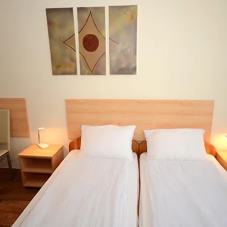 ベッド・アンド・ブレックファスト Szarszo Panzio バラトンサールソー