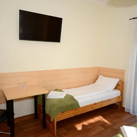 ベッド・アンド・ブレックファスト Szarszo Panzio バラトンサールソー