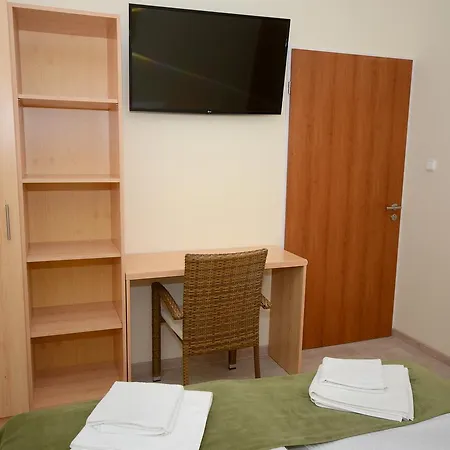 ベッド・アンド・ブレックファスト Szarszo Panzio 4*