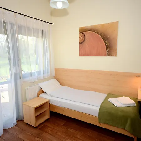 Szarszo Panzio ベッド・アンド・ブレックファスト バラトンサールソー