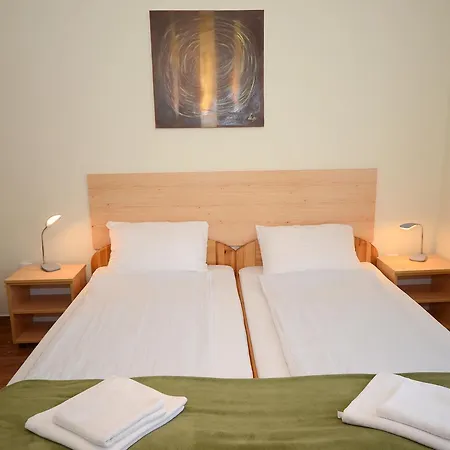 Szarszo Panzio 4* באלאטונסארסו