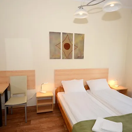 ベッド・アンド・ブレックファスト Szarszo Panzio バラトンサールソー