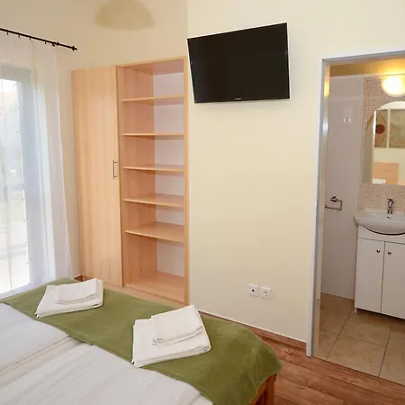 Szarszo Panzio ベッド・アンド・ブレックファスト 4*